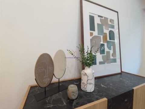 Apartamento T2 totalmente remodelado em Benfica