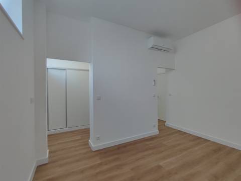 Loja transformada em T3 remodelado Odivelas