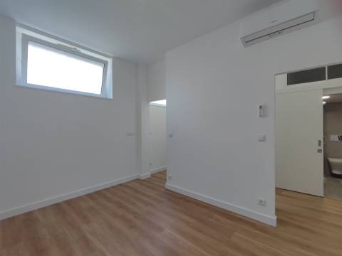 Loja transformada em T3 remodelado Odivelas