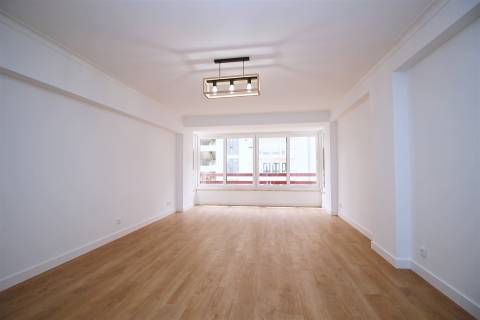 Apartamento T3 remodelado arrecadação parqueamento Estrada da Luz