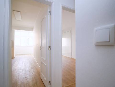 Apartamento T3 remodelado arrecadação parqueamento Estrada da Luz