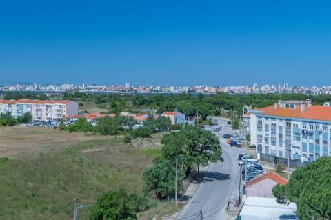 T3 Duplex com Terraço, Churrasqueira e 1 lugar de estacionamento | Condomínio Fechado com Jardim