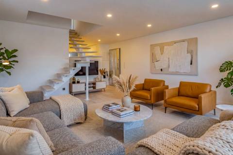 Exclusivo T3+1 Duplex com Amplas Varandas e Sótão de 46m² | Condomínio Fechado com Jardim