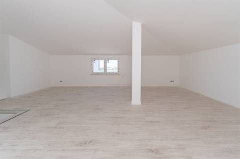 Exclusivo T3+1 Duplex com Terraço e Varanda | Condomínio Fechado com Jardim