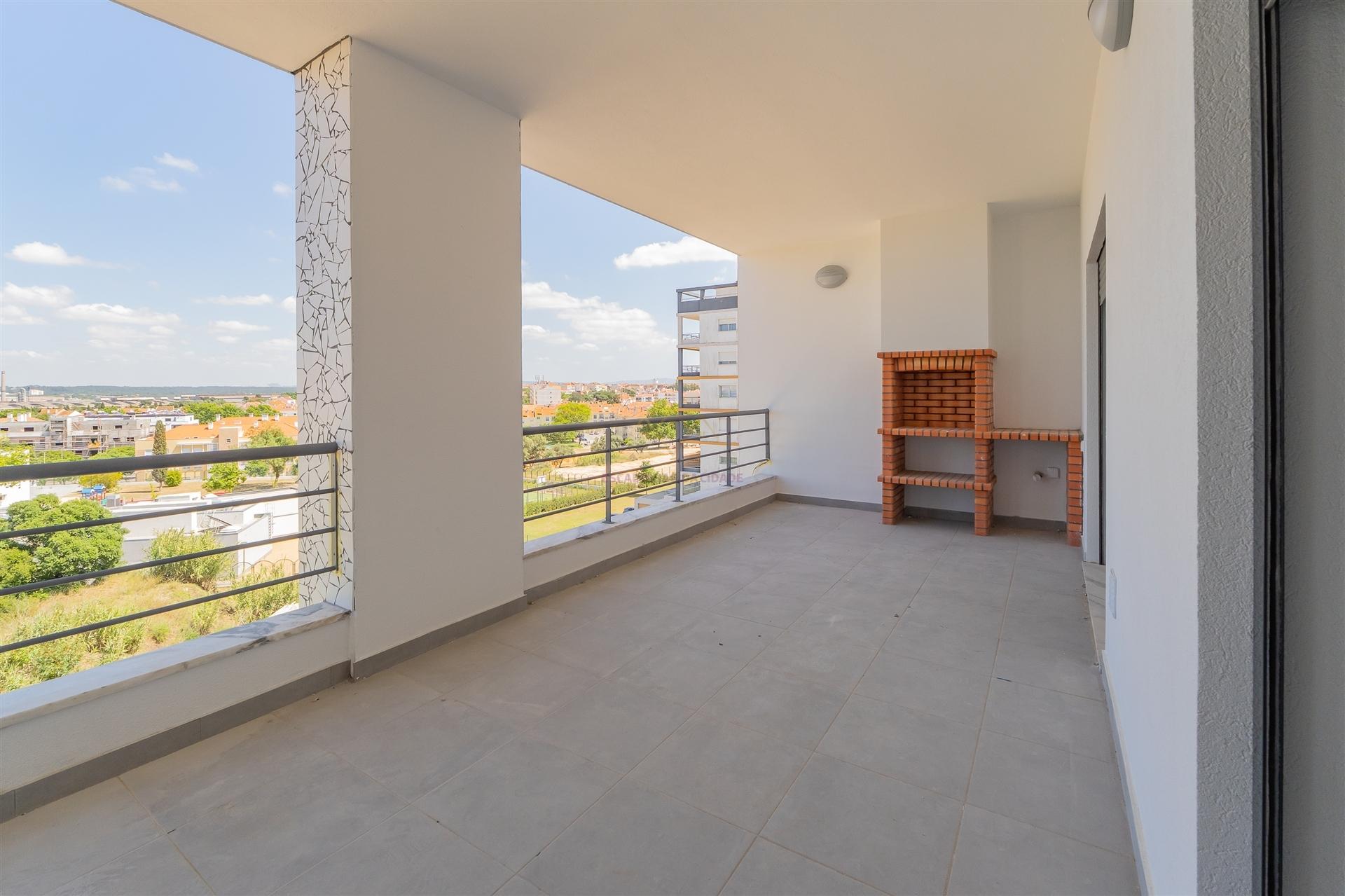 Exclusivo T1+1 Duplex com 2 Terraços, Churrasqueira e Open Space de 30 m2