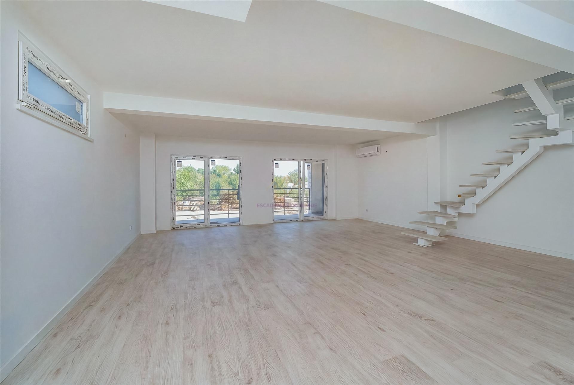 Exclusivo T1+1 Duplex com 2 Terraços, Churrasqueira e Open Space de 30 m2