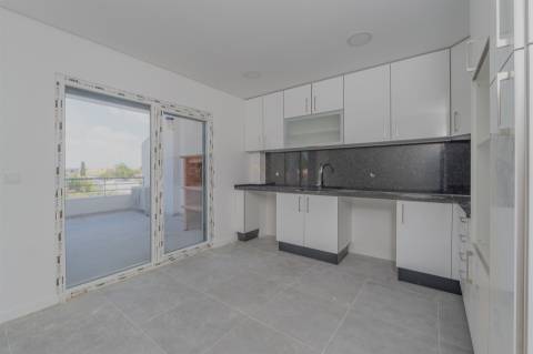 Exclusivo T1+1 Duplex com 2 Terraços, Churrasqueira e Open Space de 30 m2