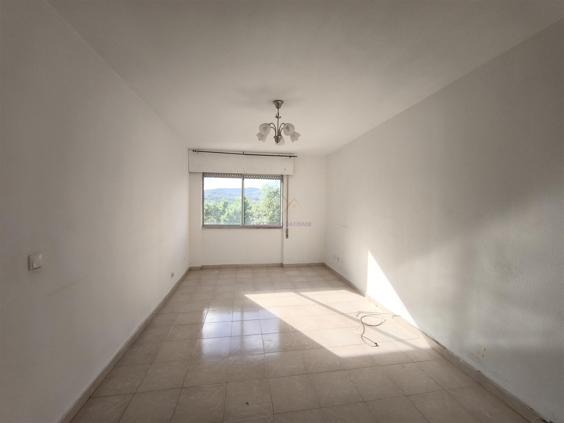 T3 com Elevado Potencial de Valorização na Cidade Nova, Santo António dos Cavaleiros
