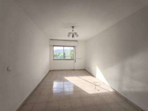 T3 com Elevado Potencial de Valorização na Cidade Nova, Santo António dos Cavaleiros