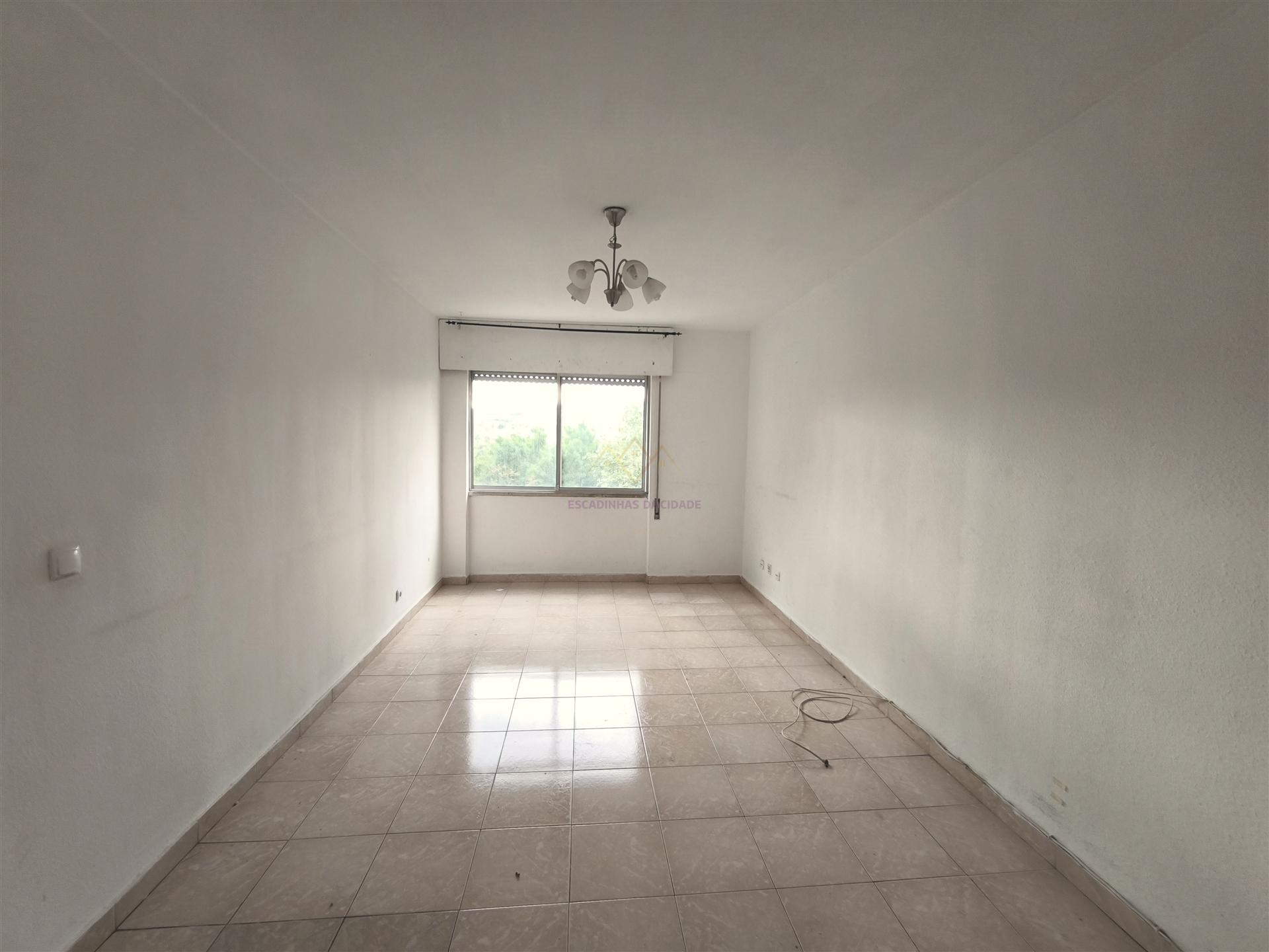 T3 com Elevado Potencial de Valorização na Cidade Nova, Santo António dos Cavaleiros