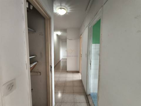 T3 com Elevado Potencial de Valorização na Cidade Nova, Santo António dos Cavaleiros