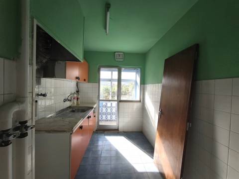 T3 com Elevado Potencial de Valorização na Cidade Nova, Santo António dos Cavaleiros