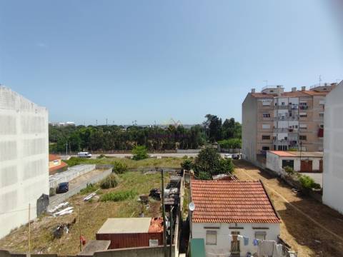 T3 Transformado em T4 Duplex | Espaçoso, Luminoso e com Grande Potencial