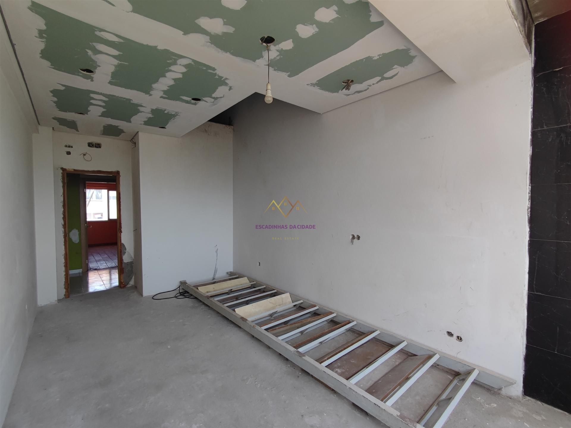 T3 Transformado em T4 Duplex | Espaçoso, Luminoso e com Grande Potencial