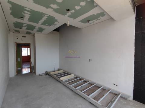 T3 Transformado em T4 Duplex | Espaçoso, Luminoso e com Grande Potencial