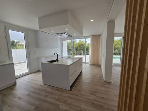 Moradia no Resort Bom Sucesso com Piscina e jardim privativo
