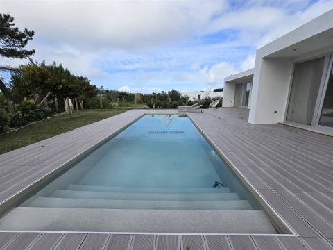 Moradia no Resort Bom Sucesso com Piscina e jardim privativo