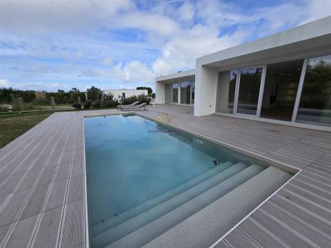 Moradia no Resort Bom Sucesso com Piscina e jardim privativo