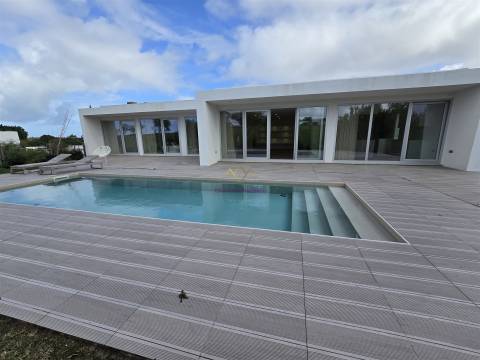 Moradia no Resort Bom Sucesso com Piscina e jardim privativo