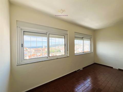 Cobertura T2 para Venda em Aranguês, Setúbal