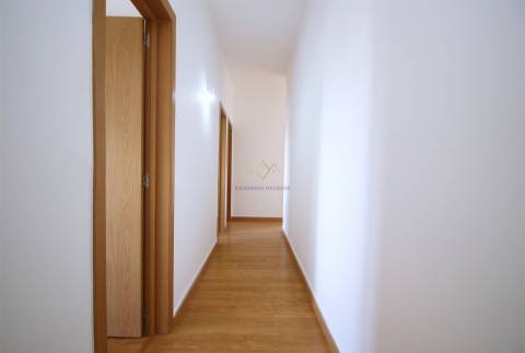 T4 com 100 m² nas Mercês  luminosidade e excelente localização