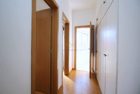T4 com 100 m² nas Mercês  luminosidade e excelente localização