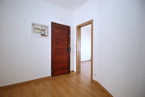T4 com 100 m² nas Mercês  luminosidade e excelente localização