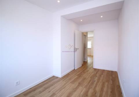 Apartamento T2 remodelado proximo Loja do Cidadão Queluz