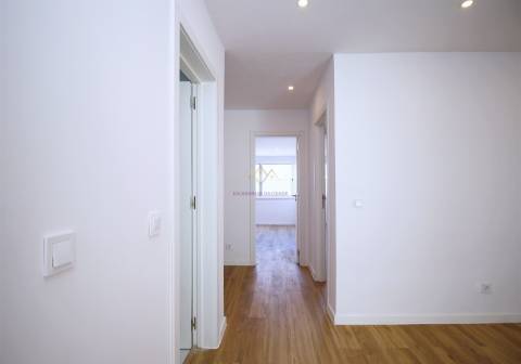 Apartamento T2 remodelado proximo Loja do Cidadão Queluz
