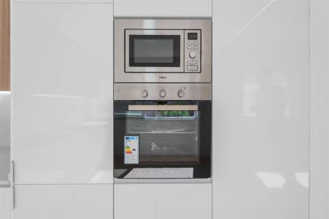 T2 Remodelado a Estrear com Varanda, perto do  Metro Alto dos Moinhos