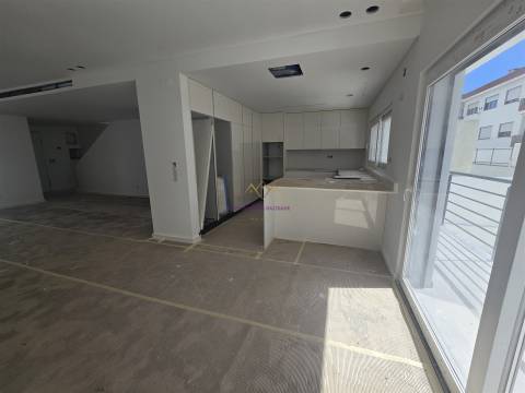 Moradia T3 com Piscina em Alcabideche