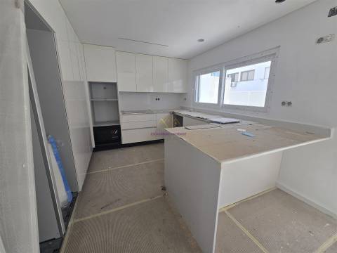 Moradia T3 com Piscina em Alcabideche