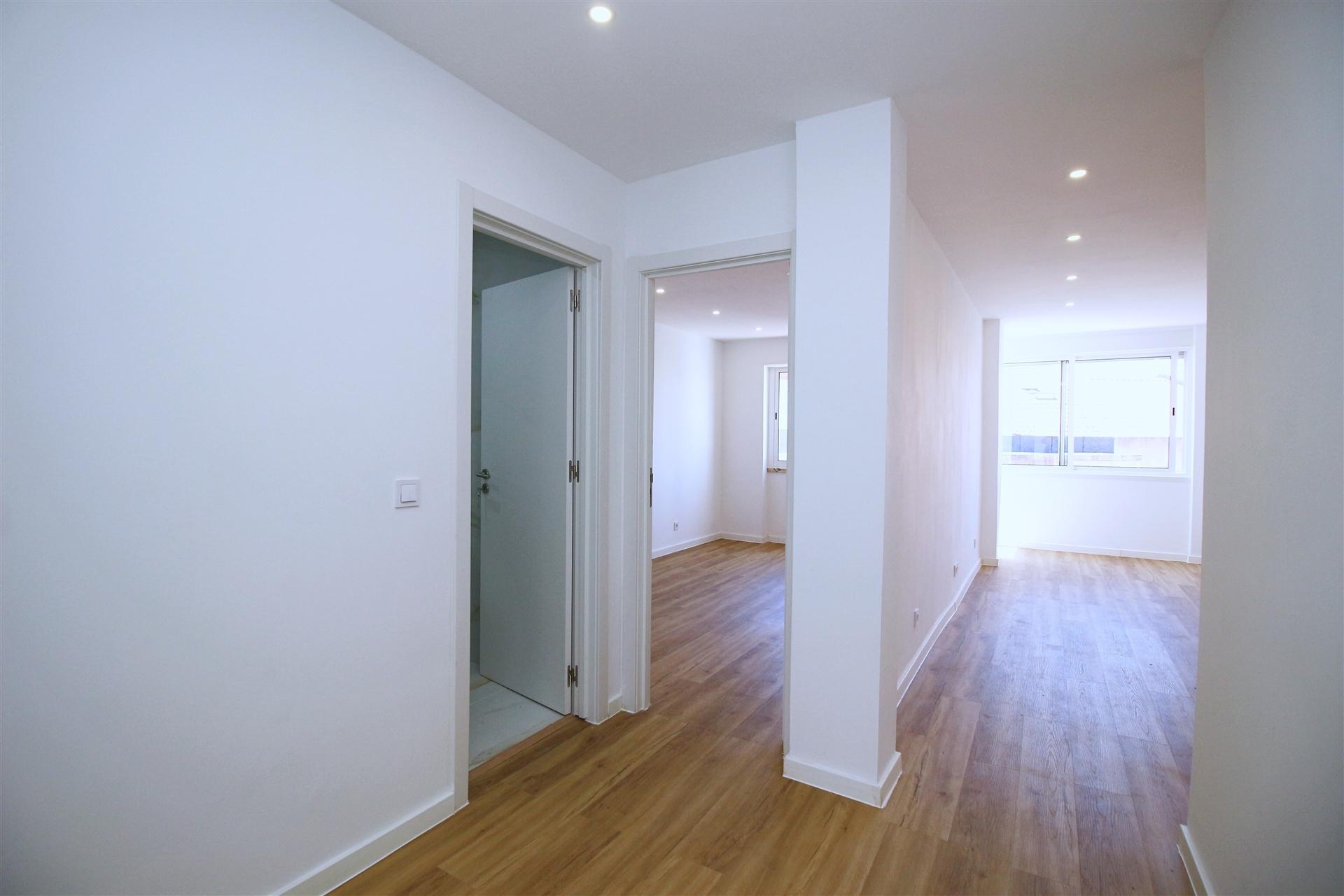 Apartamento T3 Totalmente Remodelado Open Space Excelente Luminosidade