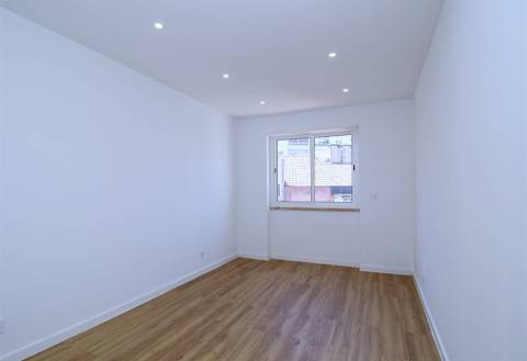 Apartamento T3 Totalmente Remodelado Open Space Excelente Luminosidade