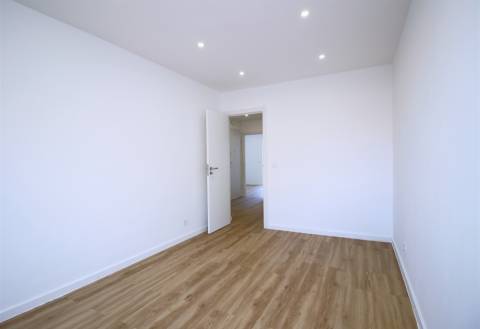 Apartamento T3 Totalmente Remodelado Open Space Excelente Luminosidade