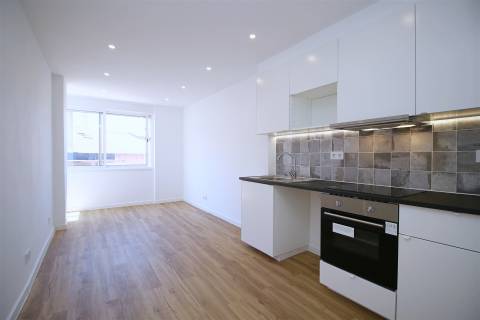 Apartamento T3 Totalmente Remodelado Open Space Excelente Luminosidade