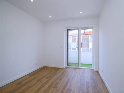Apartamento T3 Totalmente Remodelado Open Space Excelente Luminosidade