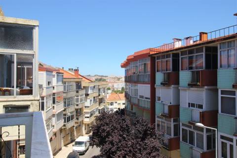 Apartamento T3 Totalmente Remodelado Open Space Excelente Luminosidade