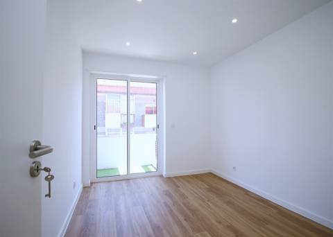 Apartamento T3 Totalmente Remodelado Open Space Excelente Luminosidade