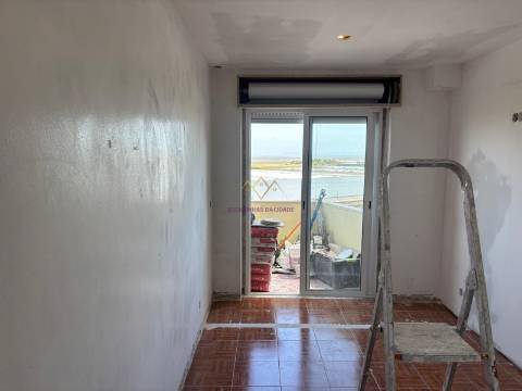 T2+1 em Remodelação Total com Vista Rio