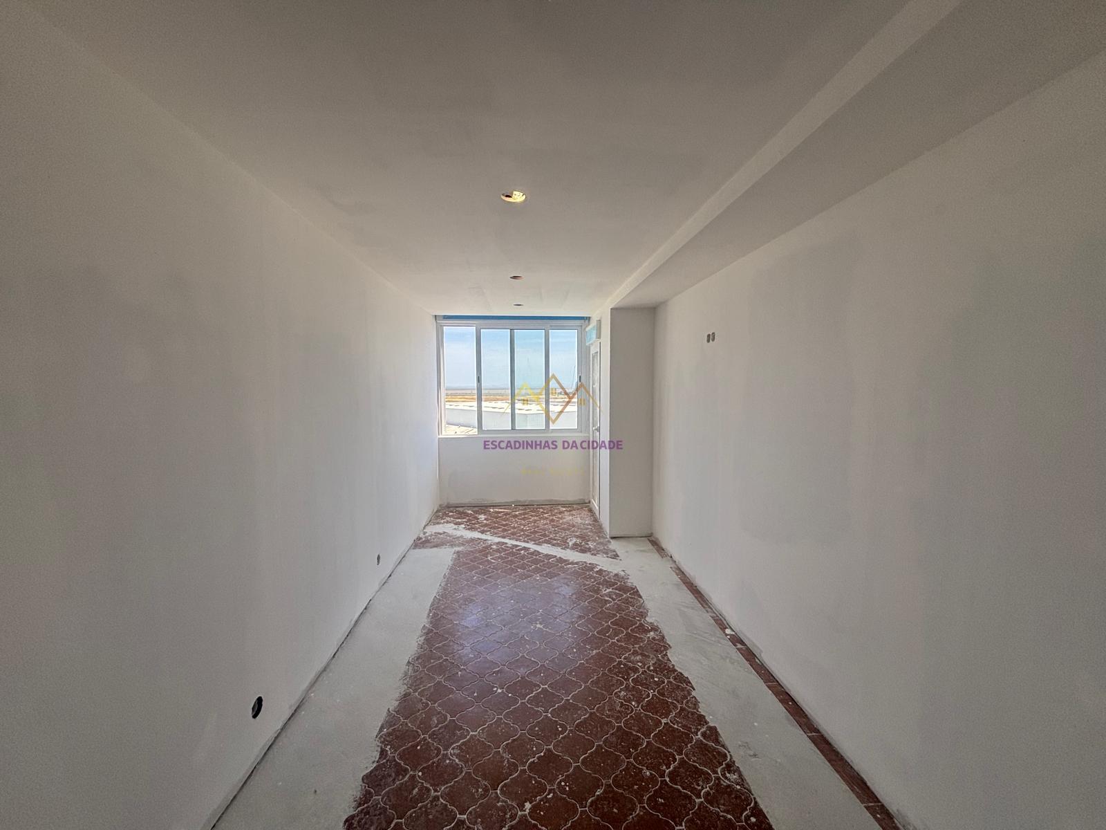 T2+1 em Remodelação Total com Vista Rio