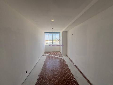 T2+1 em Remodelação Total com Vista Rio