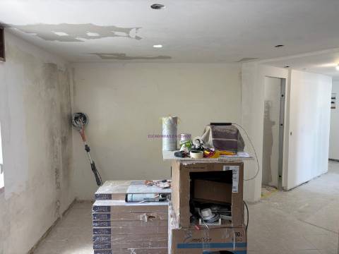T2+1 em Remodelação Total com Vista Rio