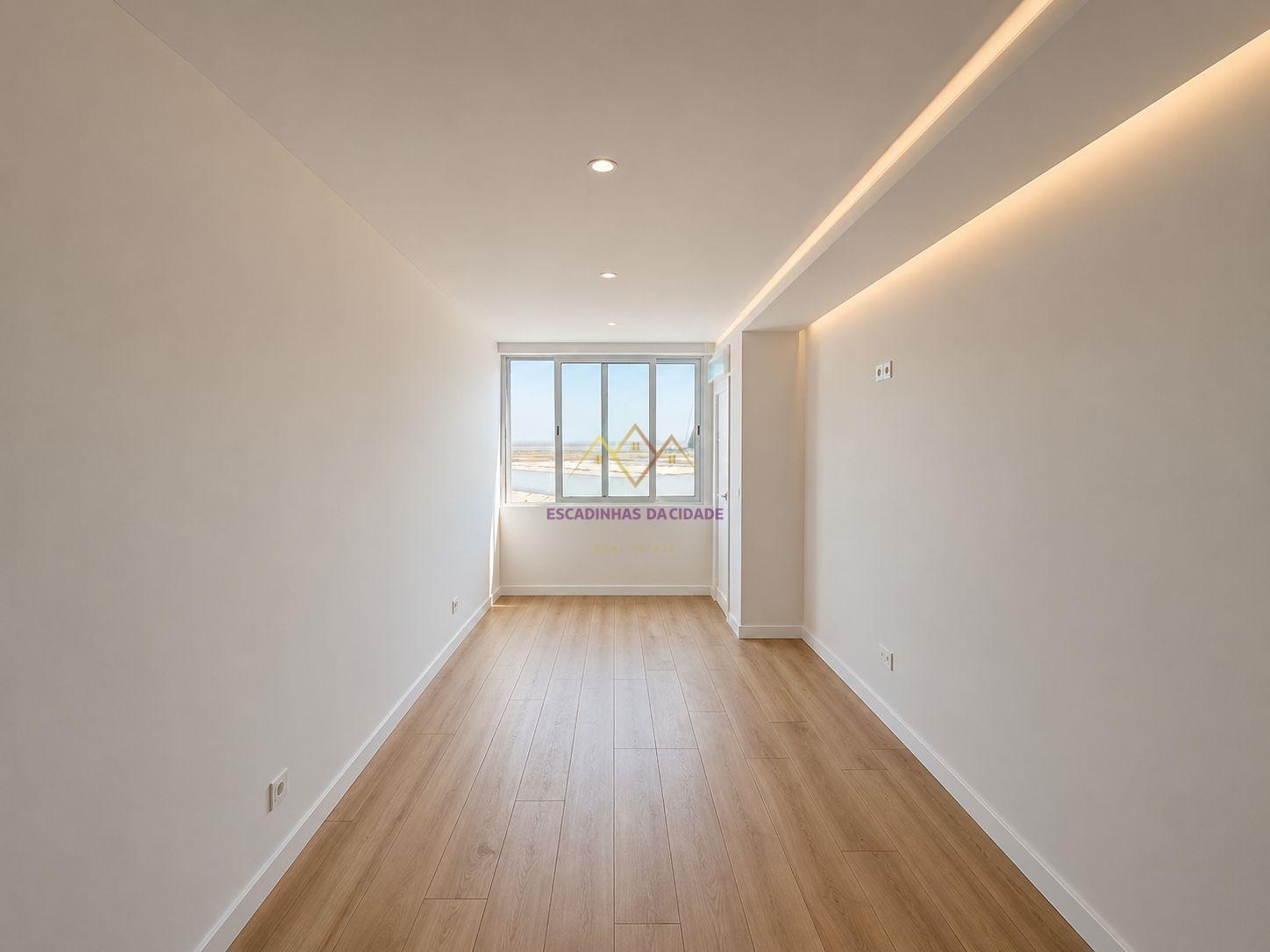 T2+1 em Remodelação Total com Vista Rio