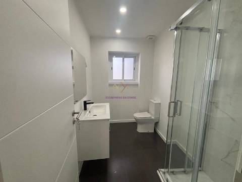 T2+1 em Remodelação Total com Vista Rio