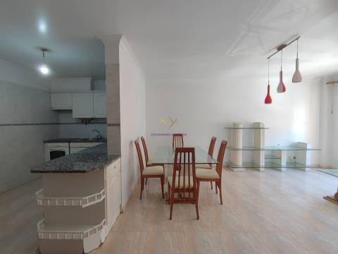 Apartamento T2 2 Frentes Solares, Quartos Amplos em Mem Martins