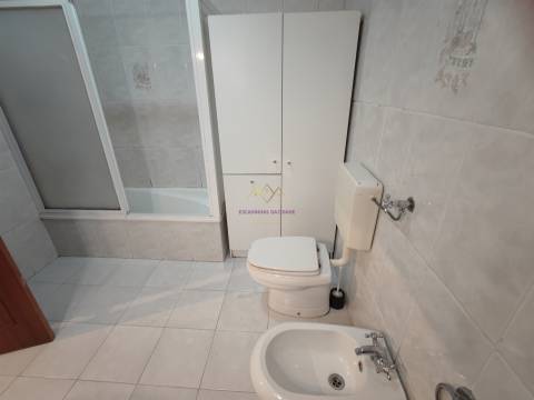 Apartamento T2 2 Frentes Solares, Quartos Amplos em Mem Martins