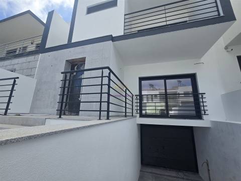Moradia T3 com Piscina em Alcabideche