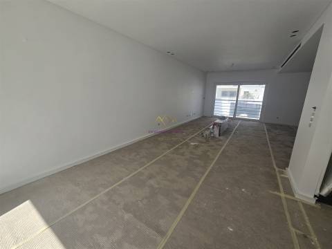 Moradia T3 com Piscina em Alcabideche