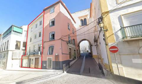 Prédio Misto no Centro Histórico